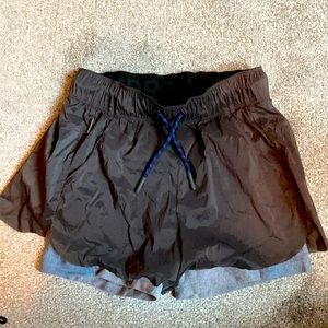 LNDR women’s gray running shorts with liner XS